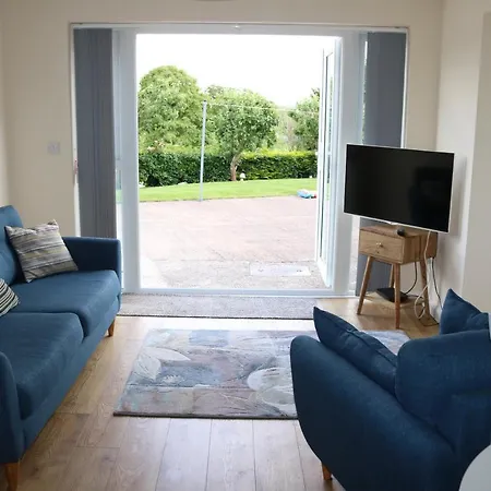 Lovely 1 Bedroom Basement Apartment With Stunning Views Bodfari Exterior photo