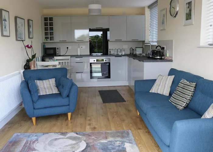 Lovely 1 Bedroom Basement Apartment With Stunning Views