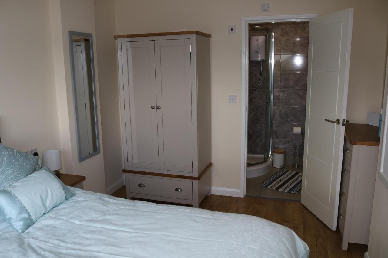 Lovely 1 Bedroom Basement With Stunning Views Apartment *